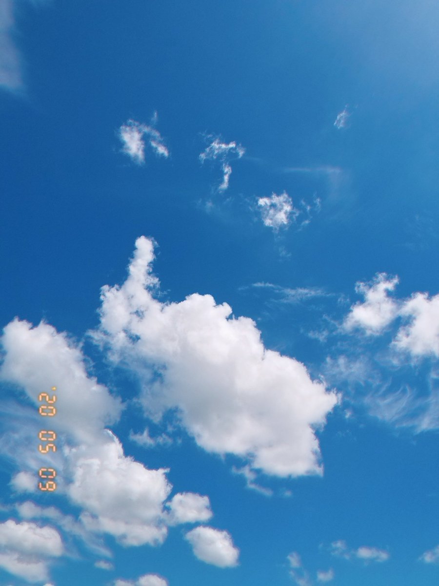 Eimi_28's tweet photo. The sky makes me happy 🌞
#clouds #sky #sunnyday #nature https://t.co/uvvO4KuHqy