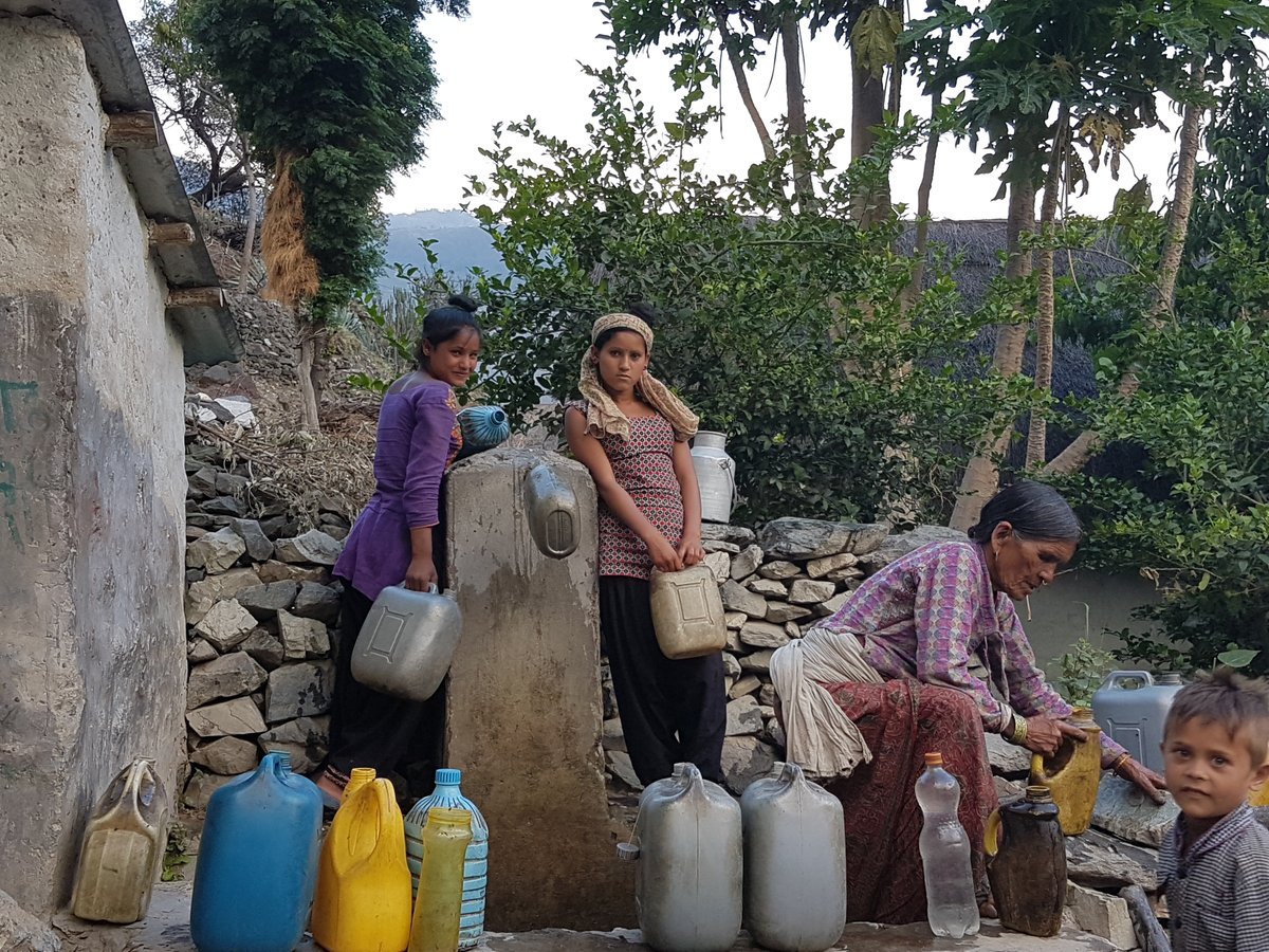 trekparasite's tweet photo. Have you seen such a kinda image of life? There is a multi-kinda live in a single country. The picture itself explains more about it!

We just don't post photos we serve stories to you. Follow us &amp; stay connected.

#Travel #travelphotography #trekking #ruralLife #mountains #Nepal https://t.co/oHn3DK0s4r