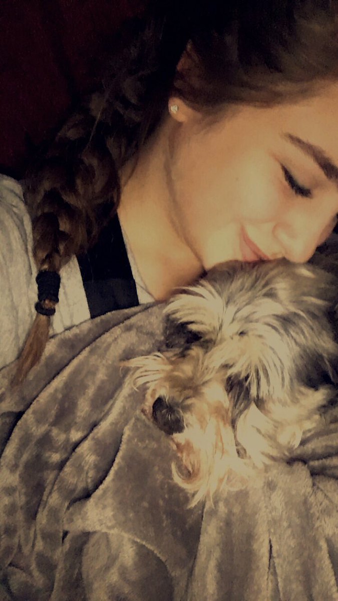 One of the million things I will miss about my baby is that she always loved putting her head by mine and laying on me🤍