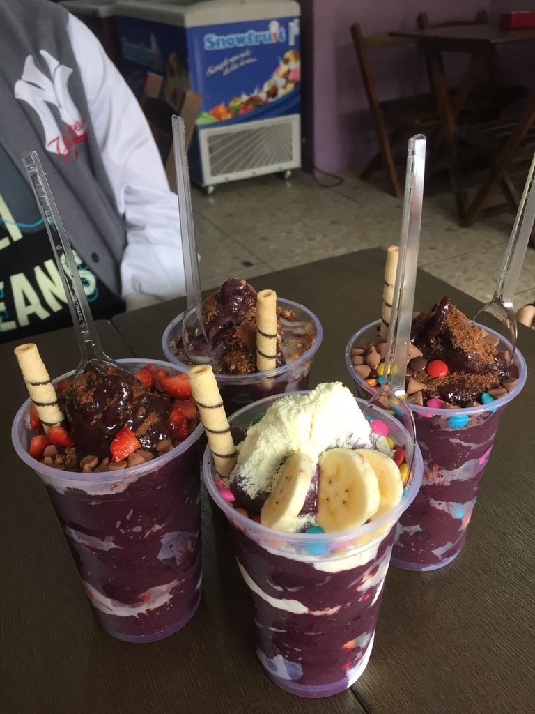 comidaspics's tweet photo. O terceiro @ te deve um açaí depois da quarentena, quem é? https://t.co/QnMnSkXRNj