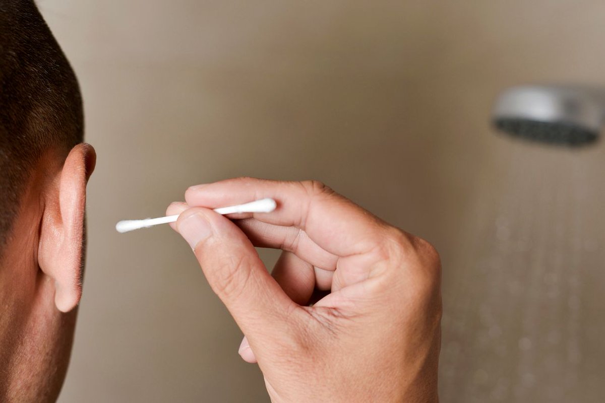 Se mete el bastoncillo de los oídos demasiado dentro y restaura sus ajustes de fábrica: buff.ly/2YP3gnY