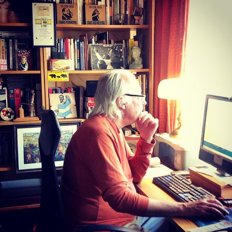 editorialjirons's tweet photo. Tenemos novedades!!!
Claro que sí 🤫
#ModoCuarentena #NuevoLibro
#Escritor #Autor #Editorial #Libros #JironesDeMiVida #EditorialJirones #LibrosPeronistas https://t.co/dRiQQtkCoe