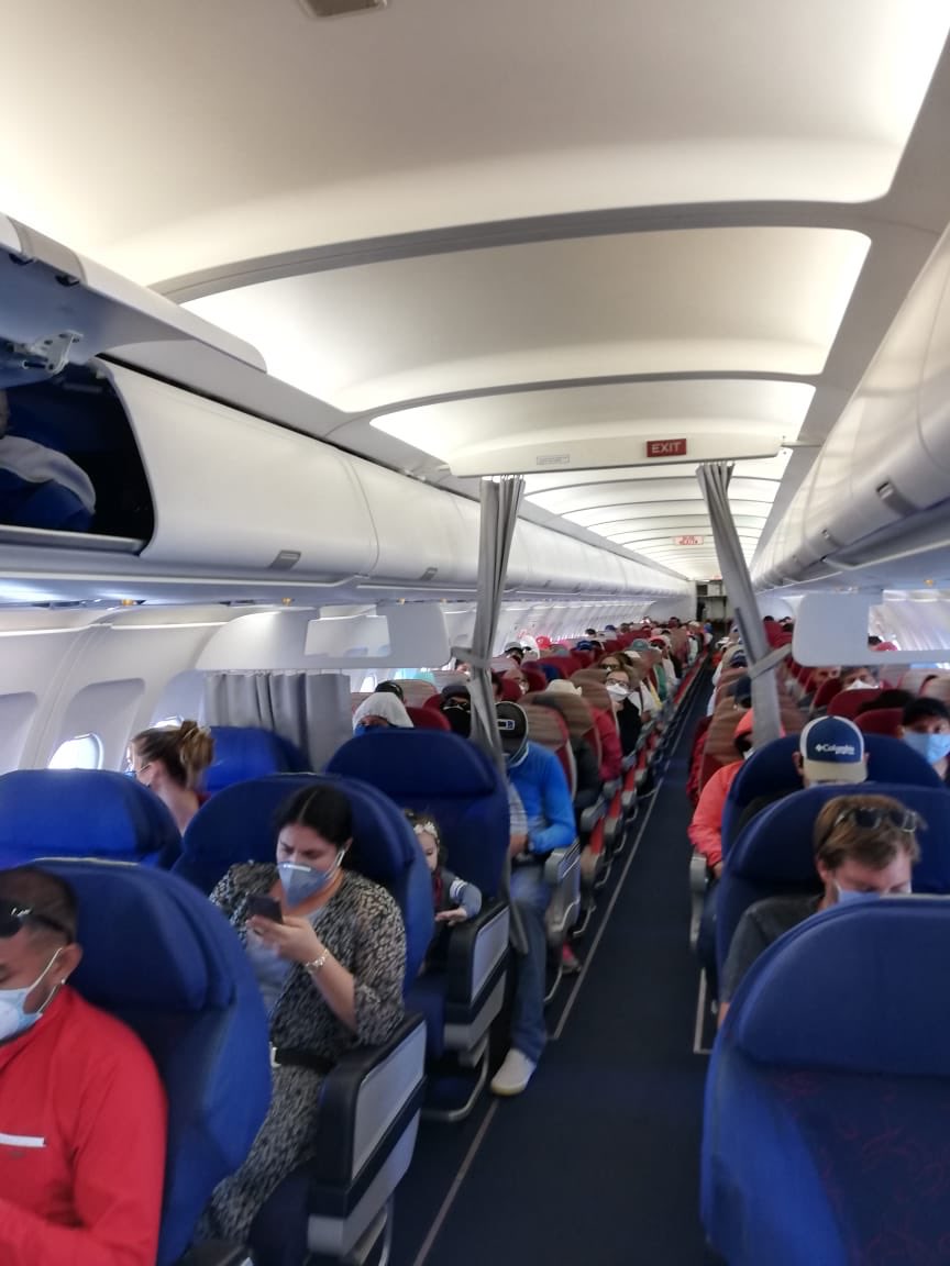 #VuelosEspeciales | Seguimos comprometidos con la conectividad de nuestro país en beneficio de nuestros ecuatorianos y usuarios. Hoy, retornamos a 157 pasajeros desde las #IslasGalápagos hacia #Guayaquil y #Quito. 

#TameEsEcuador 🇪🇨✈️