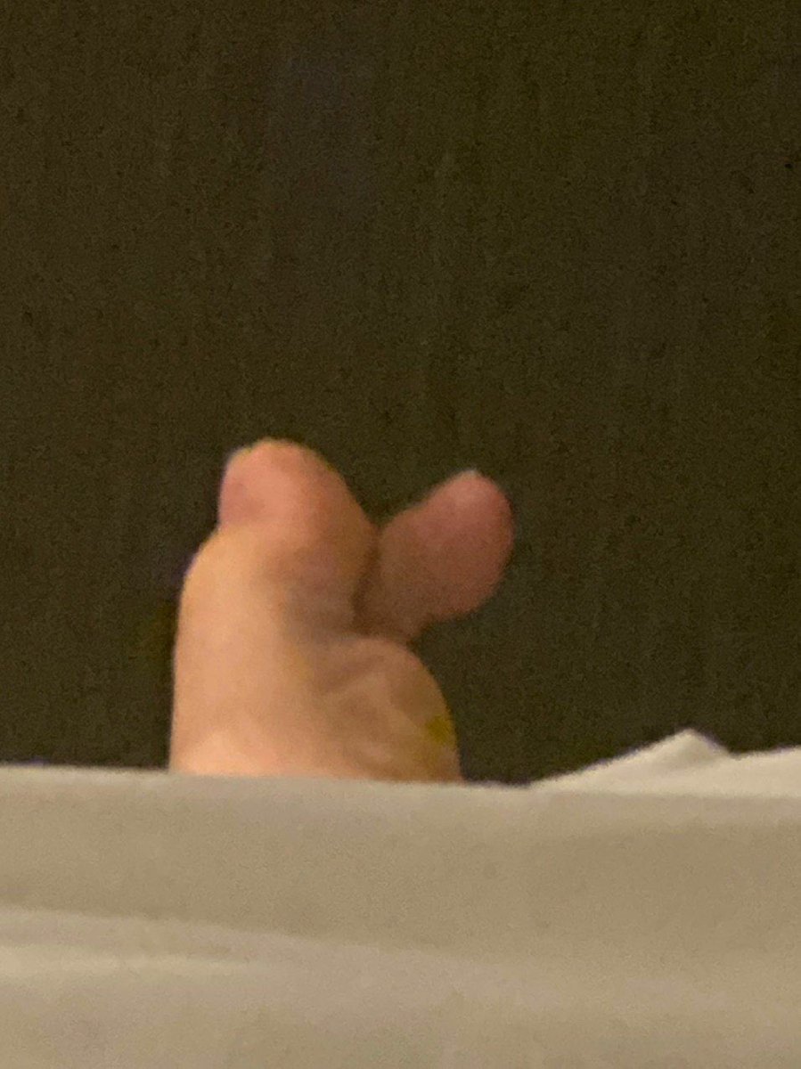 BTSgirlie's tweet photo. And more.... Taehyung keeps giving us love .... we miss that guy. End. #bts #taehyung #KimTaehyung #BTSV #toehearts 💜 @BTS_twt #BTS #BTSARMY https://t.co/ySJQMO2ygs