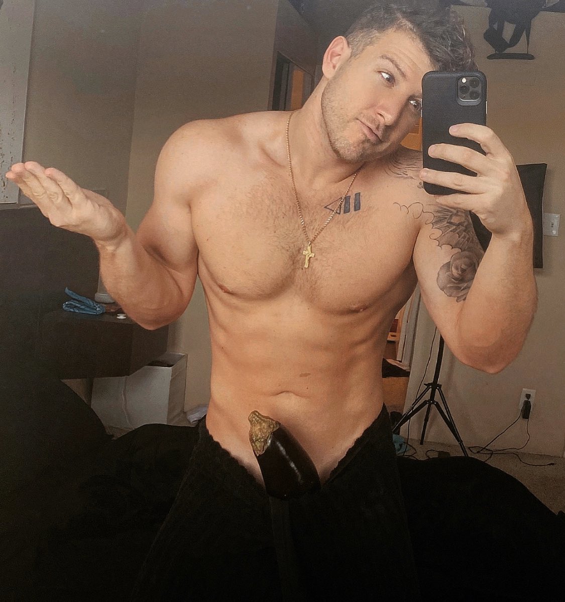 https://onlyfans.com/mikesbigeggplant.