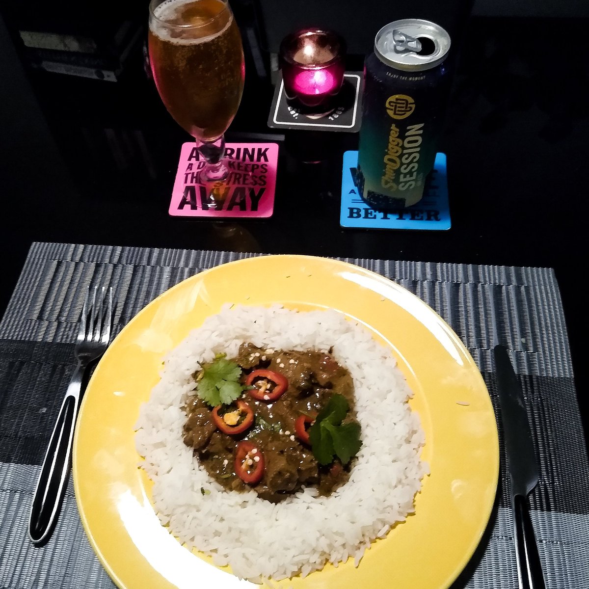 ded_the_drunk's tweet photo. Why I look forward to Saturday nights #shindigger #beer #lamb #Curry #Cooking https://t.co/gDi0l6yCqR