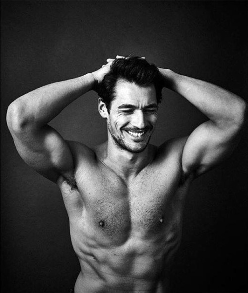 𝐋𝐨 𝐢𝐦𝐩𝐨𝐬𝐢𝐛𝐥𝐞, 𝐞𝐬𝐭𝐚́ 𝐚 𝐮𝐧 𝐛𝐞𝐬𝐨 𝐝𝐞 𝐥𝐚 𝐫𝐞𝐚𝐥𝐢𝐝𝐚𝐝.

━━━━━  : ◜ 𝐁𝐫𝐚𝐧𝐝𝐨𝐧 𝐀𝐝𝐚𝐦𝐬 . ◞