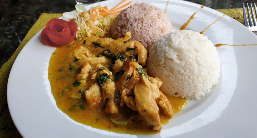 Côté bouffe & resto à Antsirabe, pareil y'a masse de choix mais je propose : Zandina une très bonne pizzeria malgache (qui commence à prendre la confiance et perdre en qualité), l'insolite, chez Jenny ou conterno.