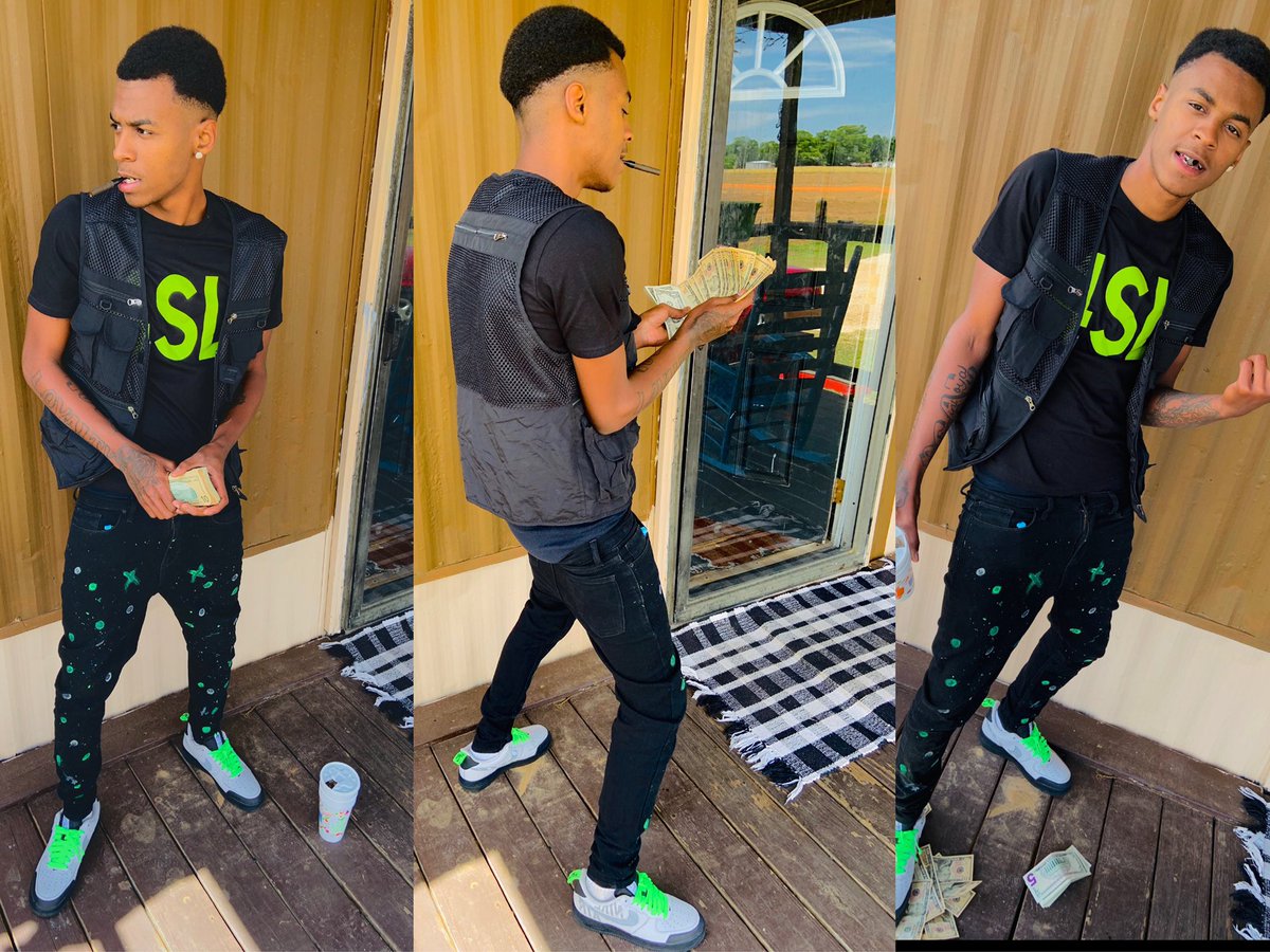 macbaby234's tweet image. It’s a must I get dis money 💰 im jus tryna feed my family👨‍👩‍👧 from da dust i came from nothing 🗣 now I’m all cleaned up and dandy 🤮

#4SL💚
#humble💪🏾
#LLB💙
#LLL💜