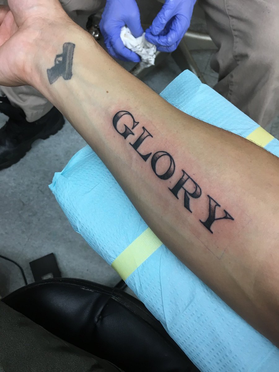 badatlove222's tweet image. Oooh these mother truckers out here catfishing my photos. @britneyspears we got these 3 years ago, because we are real fans... not 4 year later fans. #JusticeForGlory #CheckTheTimeStamp #StopPlayin’ #Catfish #Receipts #BritneySpears #Glory