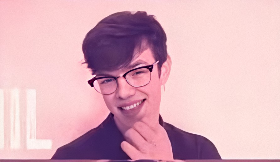 Rebil95's tweet photo. Por ser el mejor amigo, por ser la voz de este concurso, elegante, sexy, por superarte día a día dentro y fuera de esa academia, por salir del cascarón y permitirnos ver ese mundo interior tan mágico, por ser divertido, bailarín y por tener la sonrisa más bonita. #FlavioALaFinal https://t.co/YOEbe4Pd8Z