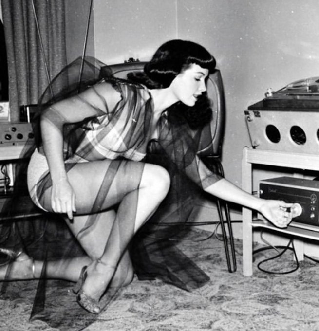 Watch Bettie Page's leaked NSFW photo on TwXstars
