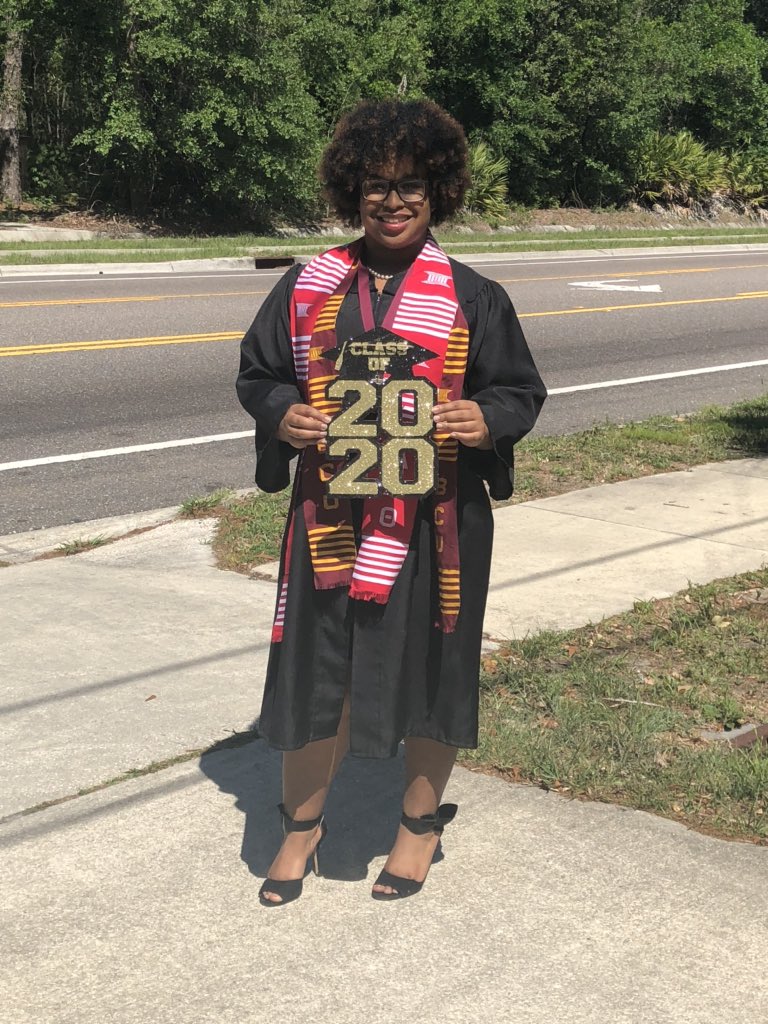 lee19_ri's tweet photo. My mommy made me sign❤️ She is so proud of her grad. Officially an Alumna of Bethune-Cookman University! Bachelors of Arts. #Graduate #Classof2020 #Bcu #DaRedz #Devastating #SISTUHS https://t.co/yRwpn6whWG