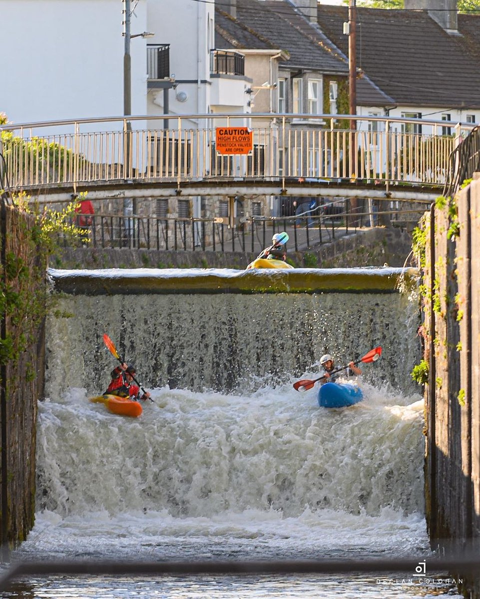 visit_galway's tweet photo. What better way to enjoy the incredible sunshiney day today than with some kayaking on the canals! Epic capture this by @declancolohan!๐ถ๐๐ฏ๐๐ #Sunshine #Kayaking #CanalLock #SunnyDays #Adventure #CanalKayaking #ThatDrop #Waterways #GalwaysWestend #Galway #Ireland #VisitGalway https://t.co/Z6dJVcTBA0