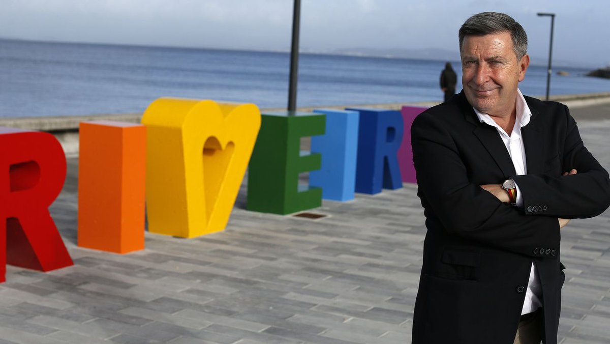 Mañán domingo en "TERTULIAS DE BARANDILLA" estará Manolo Ruíz, ex-xogador e ex-adestrador do Atl. Ribeira e na actualidade alcalde do <a href="/concelloribeira/">Concello de Ribeira</a> co que falaremos en Instagram, a partir das 20:05, da actualidade do mundo do fútbol.
#EuQuedoNaCasa.
#TertuliasDeBarandilla.