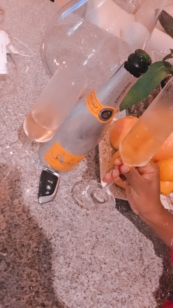 NOMFUNDOMKHIZE's tweet photo. Ohhhhhh #DlalaThukzin 🔥🔥🔥🔥💃🏾 #LockdownHouseParty https://t.co/lQoYTzHklg