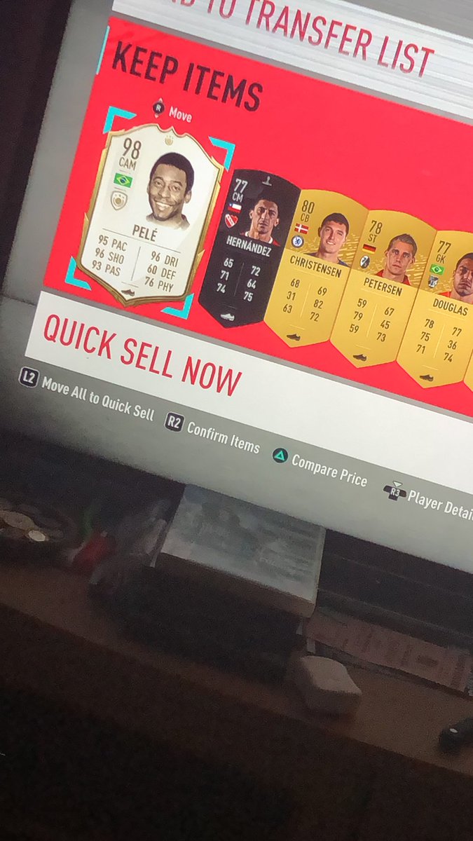 itschrismitch7's tweet photo. @bateson87 Just packed an ‘untradeable’ 98 Pele. Wtf!!! https://t.co/p4EB39l8Le