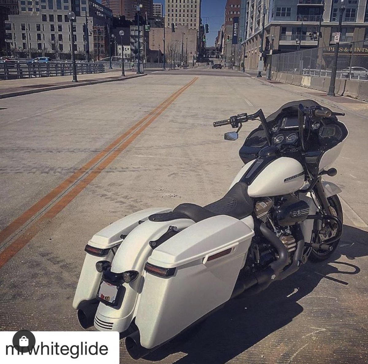 factory_47's tweet photo. Signature handlebars 14”

#Repost @mrwhiteglide with @get_repost
・・・
Isolation ☑️ #socialdistancesunday #mrwhiteglide #whiteglide #harleydavidsonbagger #harleydavidson #roadglidenation #roadglide #roadglidespecial #roadglideownersgroup #roadglidecustom #factory47 https://t.co/aiVnNNF6Ol