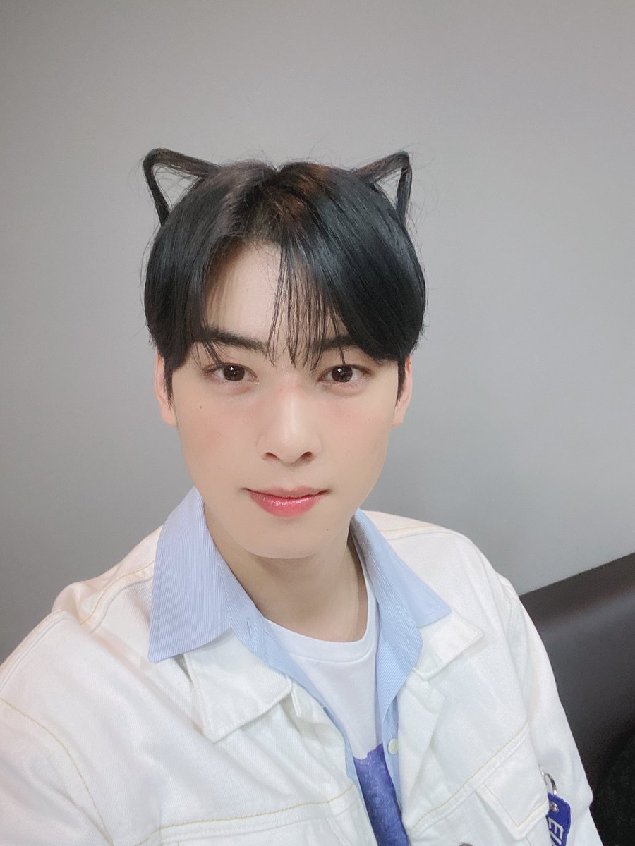 SpainEunwoo's tweet photo. [UPDATE] 200509
Actualización de #CHAEUNWOO en la cuenta de @offclASTRO 

"Roha Roha, ¿¿¿ viste bien al Cha-gatito ???😋😋😋
#ProtectorDeRoha" 

#로하수호 #아스트로 #gateway #knock #astro
Cr eng: astro_philic https://t.co/CqzdsKcBZB