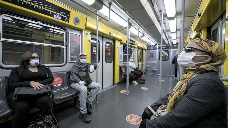 🇮🇹L’Italie serait en train de mettre en place une application CovX qui ne tracerait pas mais avertirait son propriétaire qu’il croise une personne  positive au Covid soit un outil préventif plutôt que policier