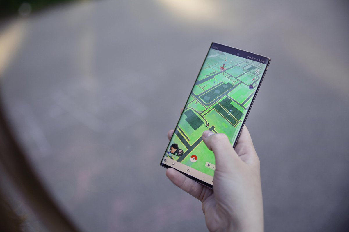 dddominikk's tweet photo. I'd have laughed if back in '16 you told me I'd still be taking @PokemonGoApp imagery 4yrs later - amid a global pandemic at that. Sure, @NianticLabs made mistakes but #PoGO's success is still one for the ages, w/ its sustainability a sui generis miracle, as well #galaxynote10 https://t.co/tqKGZj6tY9