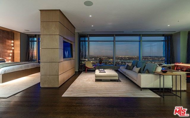 1 pic. I plan on moving into The Ritz Carlton Residences within the next year https://t.co/v238UqWnnP