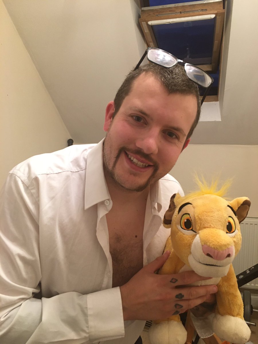 MattPorter14's tweet photo. Joe exotic in 5mins challenge on zoom.. completed it. #quickshave #shirt #tigerking https://t.co/qOQbIrFExP