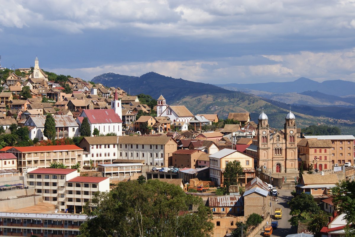 La ville étape d'après c'est donc Fianarantsoa (Future capitale de l'Artémésia)  et ville de fabrication de la voiture made in Madagascar la Karenjy.