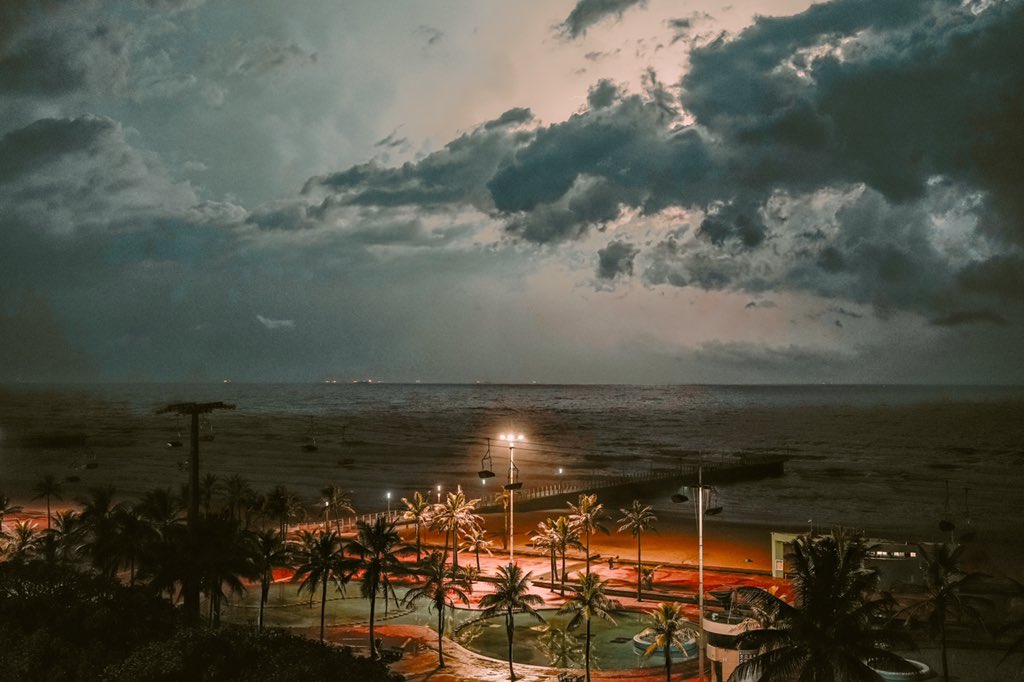 Men vs gods. Within minutes.

// South Africa.