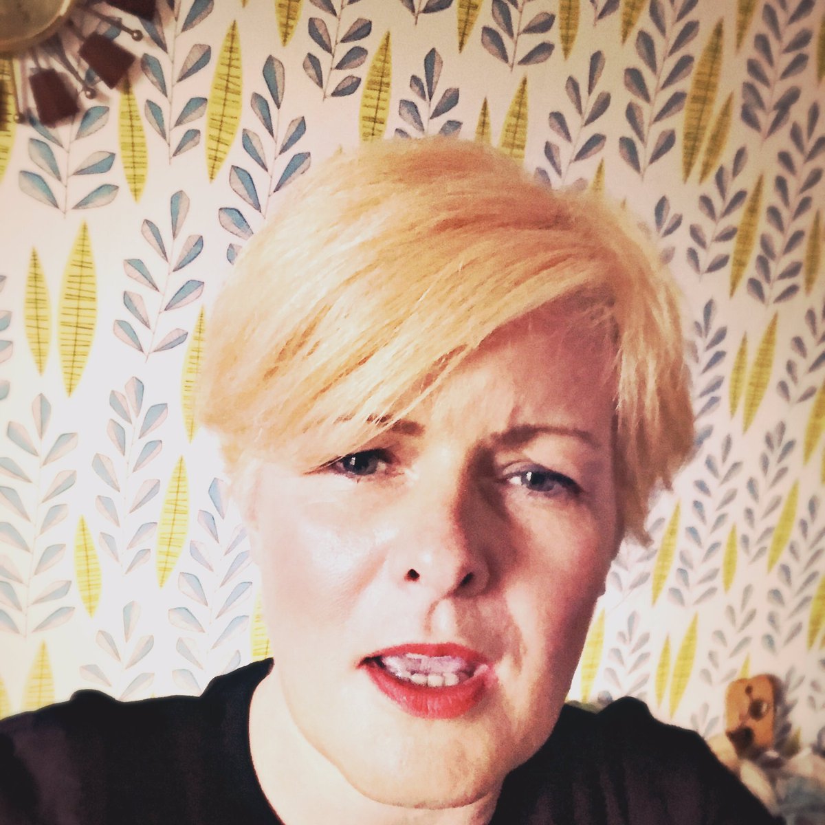 cheekylee23's tweet photo. #hairweek on the lockdown thatβs not really a lockdown
Noticing an urge to do something with hair this week. I succumbed.
Took these selfies while singing along to Stevie Wonder on Craig Charles show @BBC6Music Much better strategy than pouting. https://t.co/B9rhECLXKW