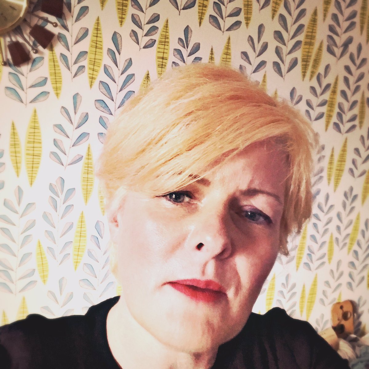 cheekylee23's tweet photo. #hairweek on the lockdown thatβs not really a lockdown
Noticing an urge to do something with hair this week. I succumbed.
Took these selfies while singing along to Stevie Wonder on Craig Charles show @BBC6Music Much better strategy than pouting. https://t.co/B9rhECLXKW