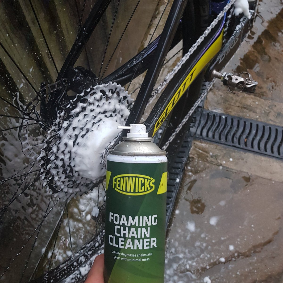 MarcusH_TORQ's tweet photo. @FenwicksBike keeping the @bikeonscott clean &amp; ready to ride! 

#TORQFuelled #MoreToExplore #torqexplore #Lakecycling https://t.co/qmtm3wDxdg