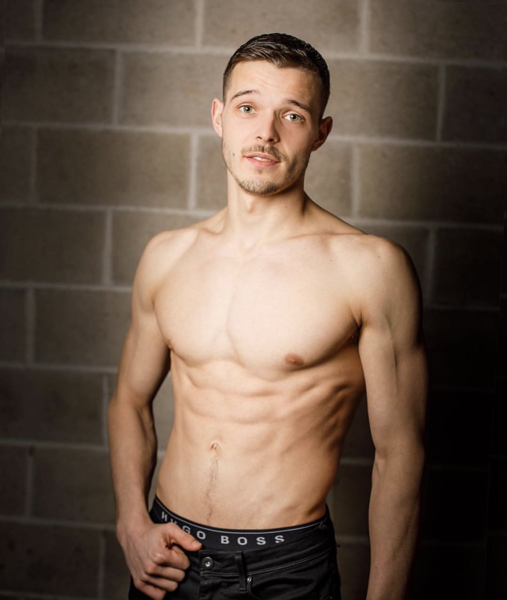 felipemanrikezz's tweet photo. I fell in love with this guy ‼️😍🤤 obsessed 💖 #SW2019 https://t.co/O2FHRfCJlG