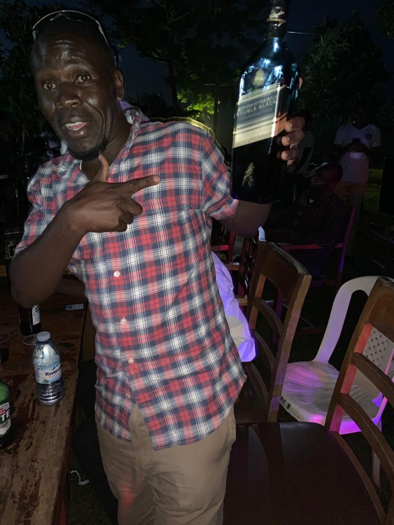 KissiboHawali's tweet photo. @MutebwaL De best weekend dancehall show #NBSSNL making us kuwuta Omujasi Omudugavu https://t.co/9At1yzDfnm