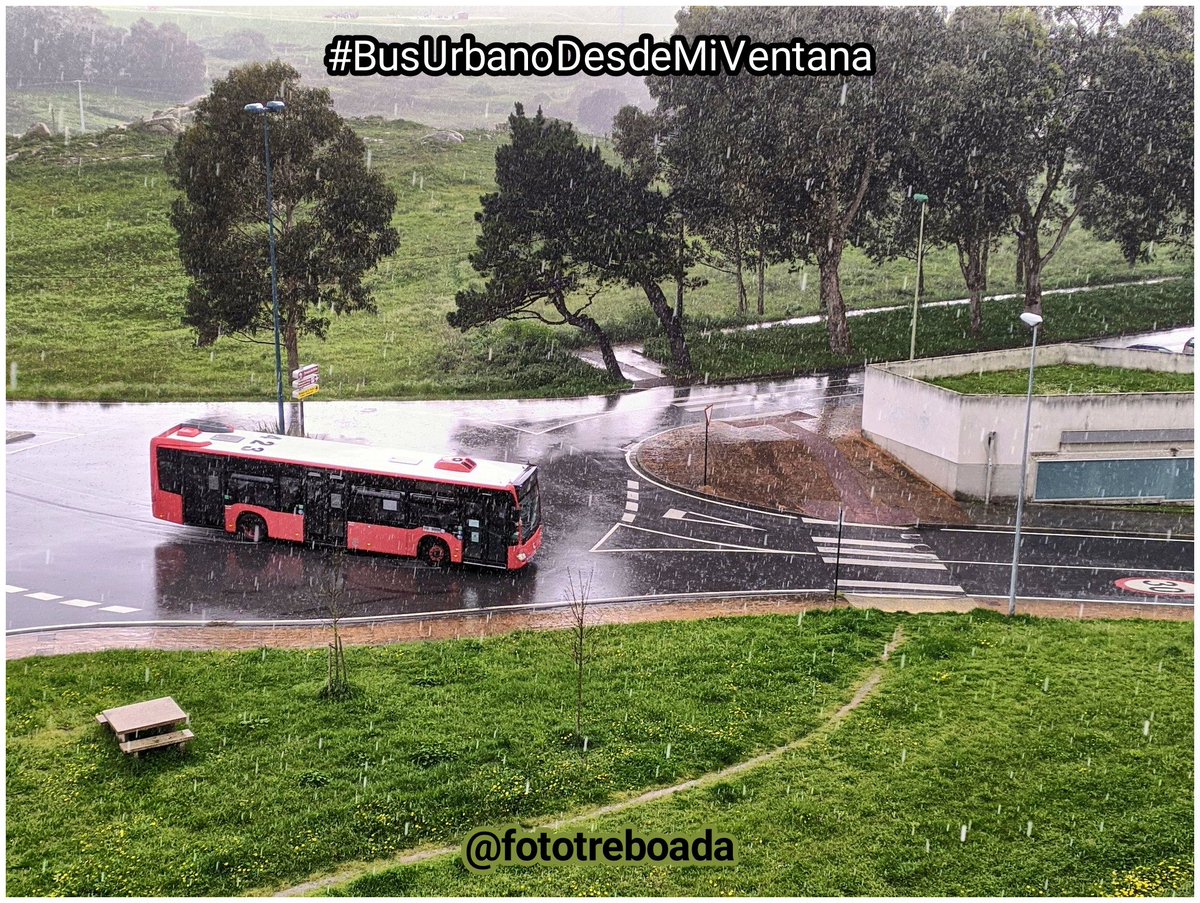 BlogBusurbano's tweet photo. De pasados días lluviosos de confinamiento recuperamos este #PaisajeBusurbano de @fototreboada para el #BusUrbanoDesdeMiVentana.
😃
El #Bus423 de la #Lin3 se aleja de #SanPedroDeVisma, entrando en #LosRosales.

#BUDMV #Coruña https://t.co/SUzdhPoEF8