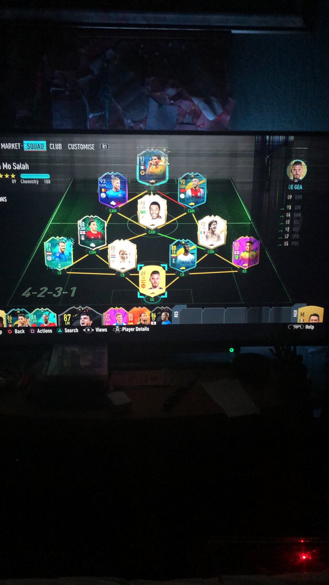 itschrismitch7's tweet photo. Ignore the broken tv - but this is how I’ll line up now with my fresh first owner Pele 
#FIFA20 #FUT20 #Pele #Fifa https://t.co/OTNhaVYVRG