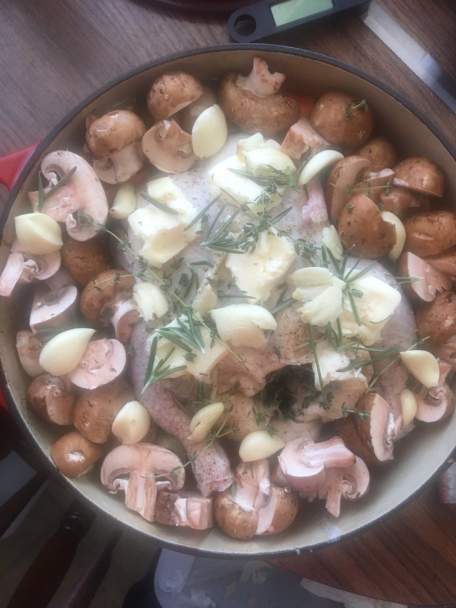 releyet's tweet photo. There’s a chicken in there somewhere. #FoodForThought https://t.co/SHLJXFyWwo