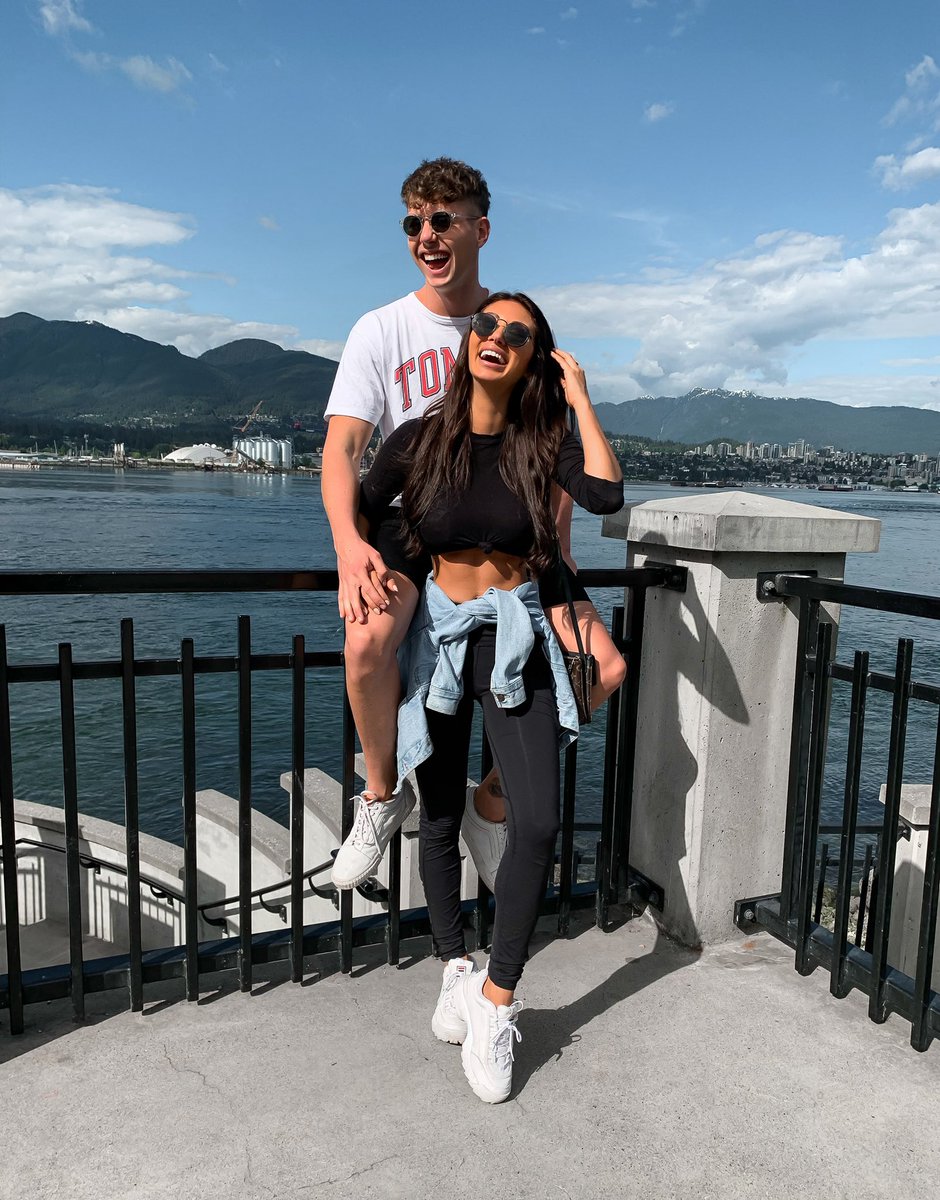 HarryJowsey's tweet photo. Where should we have the wedding 👰🏽 https://t.co/ytoAqbR4o2