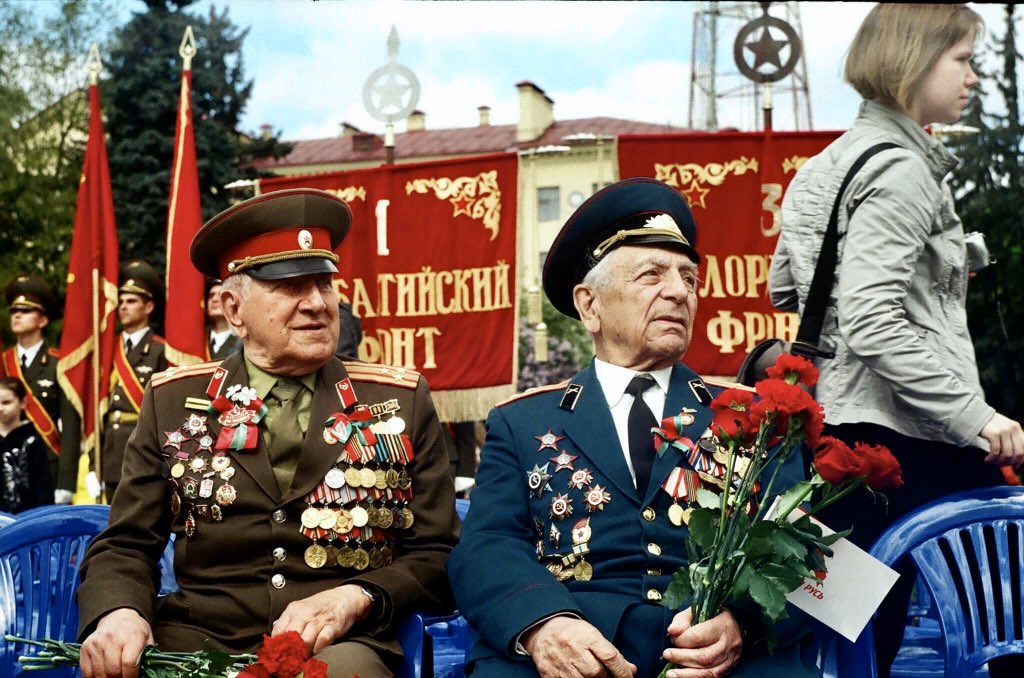 AbdifataHared's tweet photo. Today marks 75 years since the end of WWII, when the dark forces of fascism, nazism were defeated.
I took these photos with my Soviet film camera #Zenit11 🎞 during #victoryday parade in 2014 at Minsk, #Belarus 🇧🇾
#VEDay #9мая #75летпобеды https://t.co/lRSERjJPDj