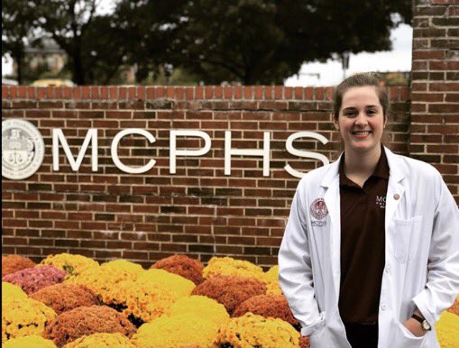 Coach_MLaRoche's tweet photo. This is a powerful story shared by @LadyRivals on twitter about their former player Nicole Hayner-of @LadyRivals &amp;  @BGGVB_ using the opportunities she earned through BBall to become a Doctor. Every young lady should look at this as inspiration to dream big. ⭐️ https://t.co/k1ymQaKrrn