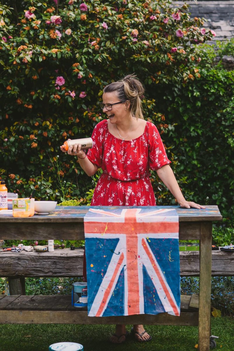 I stopped by for a bunting/window pic at <a href="/mobberleycats/">Zoe Garner</a> - Zoe was a bit late putting her bunting up but I love this short of her anyway. Very make-do-and-mend! 

#catlady
#makedoandmend 
#VEDay2020 
#unionflag