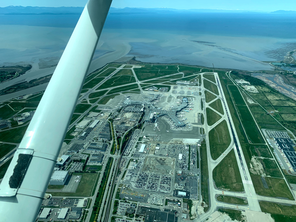 cfcaero's tweet photo. Overflying Vancouver International Airport YVR!
.
.
.
.
#pilotlife #pilot #piloteyes #aviation #pilotview #instapilot #lifeasapilot #pilotguy #whyifly #avgeek #nightrating #studentpilot #pilotlicense #pilot #yvr #vancity #vancouevr https://t.co/dtKOiLaH0E