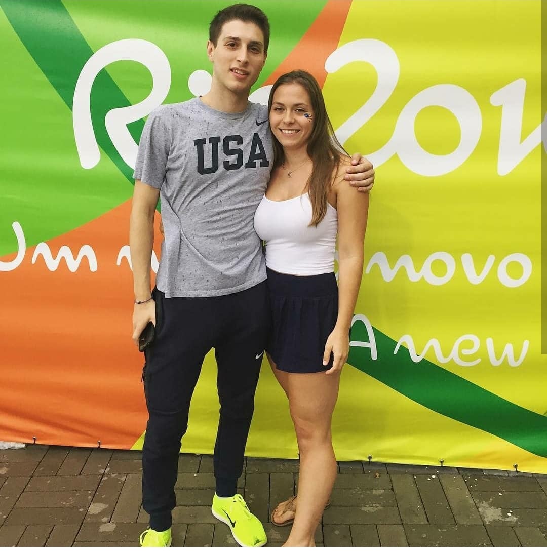 THANK YOU to all #TheRealHeroes who are tirelessly &amp; bravely working on the front lines.
Special shoutout to my twin sister, Sally, as she continues to care for patients in need! 👩‍⚕️❤️
#TeamUSA