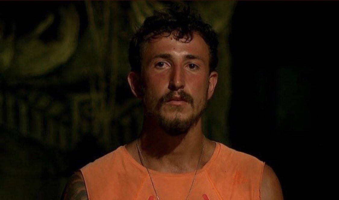 OzturkSemih's tweet photo. Babako krallığını ilan etmiştir.
Arkanıza yaslanın ve izleyin.

Evrim yine kendi kalenize rövaşata ile gölü attınız. Berkan işi bitirdi.

#survivor2020 https://t.co/mA6DrDs8Ef
