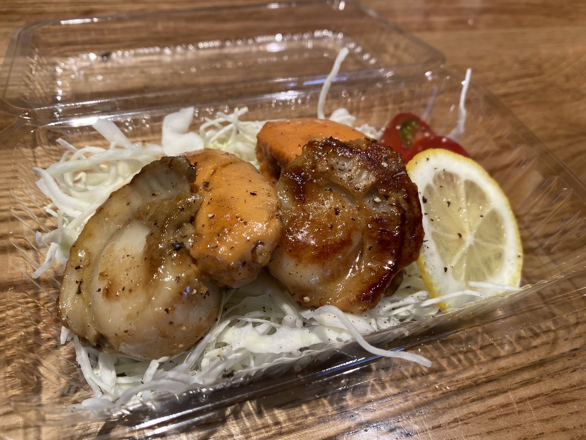 Don Bee Jr 駒込駅東口から徒歩2分 ワイン 鉄板ビストロ Don Bee 自慢の焼き立てのお好み焼き 自家製のお惣菜 鉄板焼き料理販売中です 全品500円 で販売中 本日のおすすめ ホタテバター ハラスの炊き込みご飯 お昼 夜にどうぞ お持ち帰り