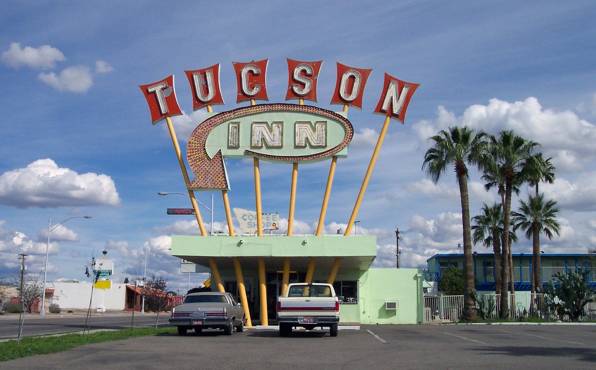 rotarydials's tweet photo. here to tell you that the architectural design people most associate with the 1950's was referred to as "googie" and im also here to tell you that it also fucks https://t.co/Vl72GDRTCu