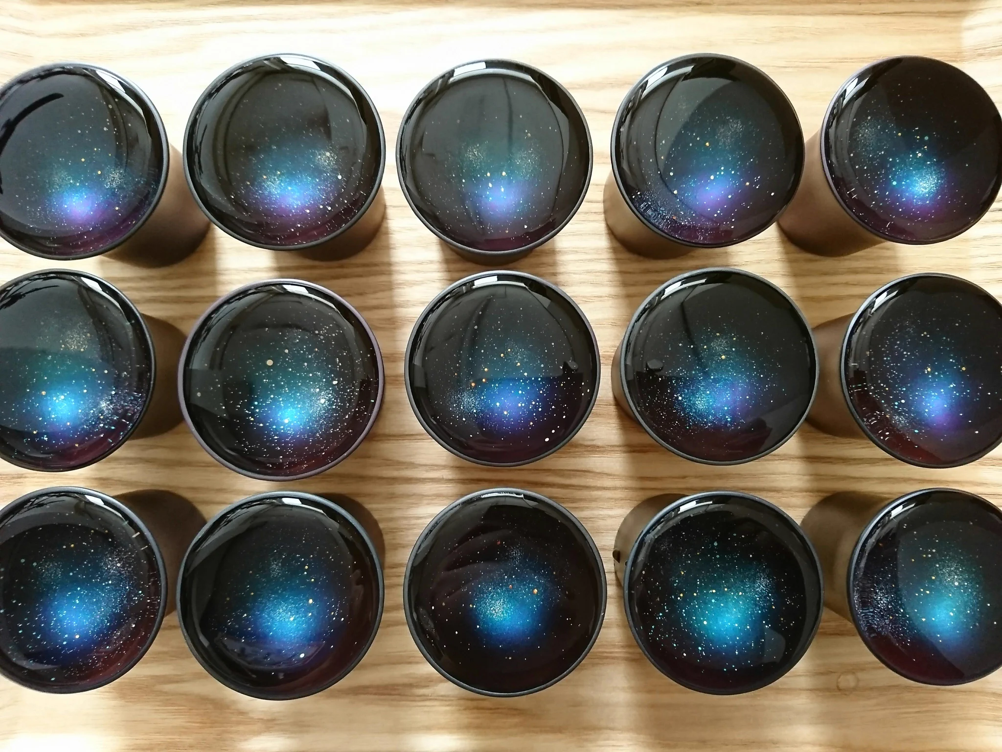 まるで星空…！！コップに水を注いだ後の上から見た写真が素敵！！