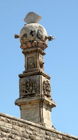 HinduRage7's tweet photo. BaanStambh on Shore of Somnath !

Built 1500+ yrs back, It has inscription saying that there is no land mass between this point &amp; Dakshin Dhruv - South Pole

आसमुद्रान्त दक्षिण ध्रुव पर्यंत अबाधित ज्योतिर्मार्ग 

Today we find it is true

&amp; West discovered Antartica only in 1820 https://t.co/obFZwgMyzF