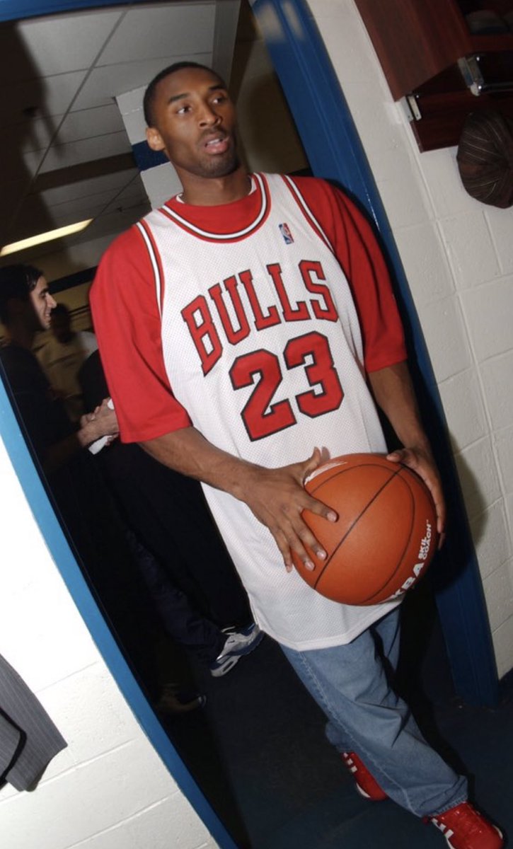 timelesssports_'s tweet photo. The Lakers swept the Nets in four games during the 2002 NBA Finals.

Kobe pulled up to each game in a different throwback jersey. ♾ https://t.co/LPvym7ZHsP