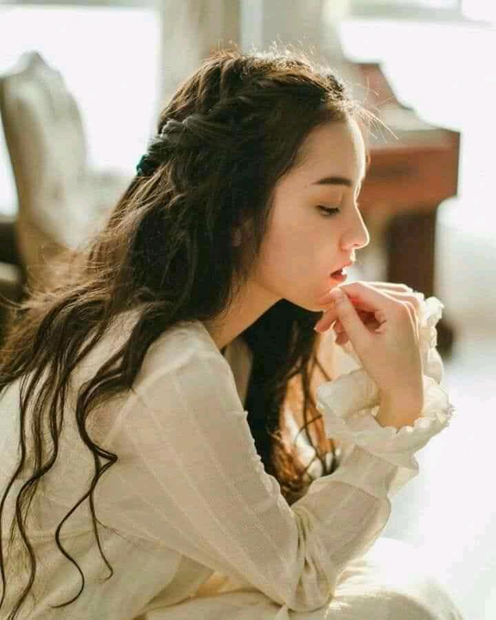 ,"لاتحسب - كسرة الخاطر
مثل !! كسرة اليد
( اليد تجبرر )
والخواطـر # تبقى عليله.."